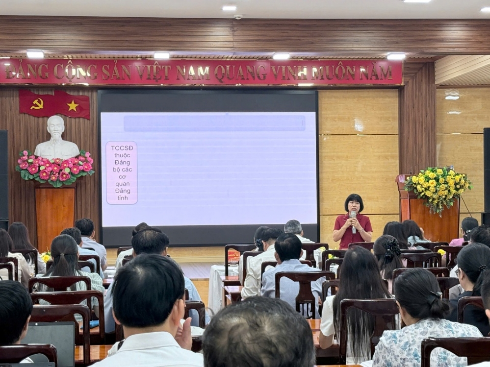 Đảng ủy các cơ quan Đảng tỉnh bồi dưỡng, cập nhật kiến thức cho 140 cán bộ làm công tác xây dựng Đảng