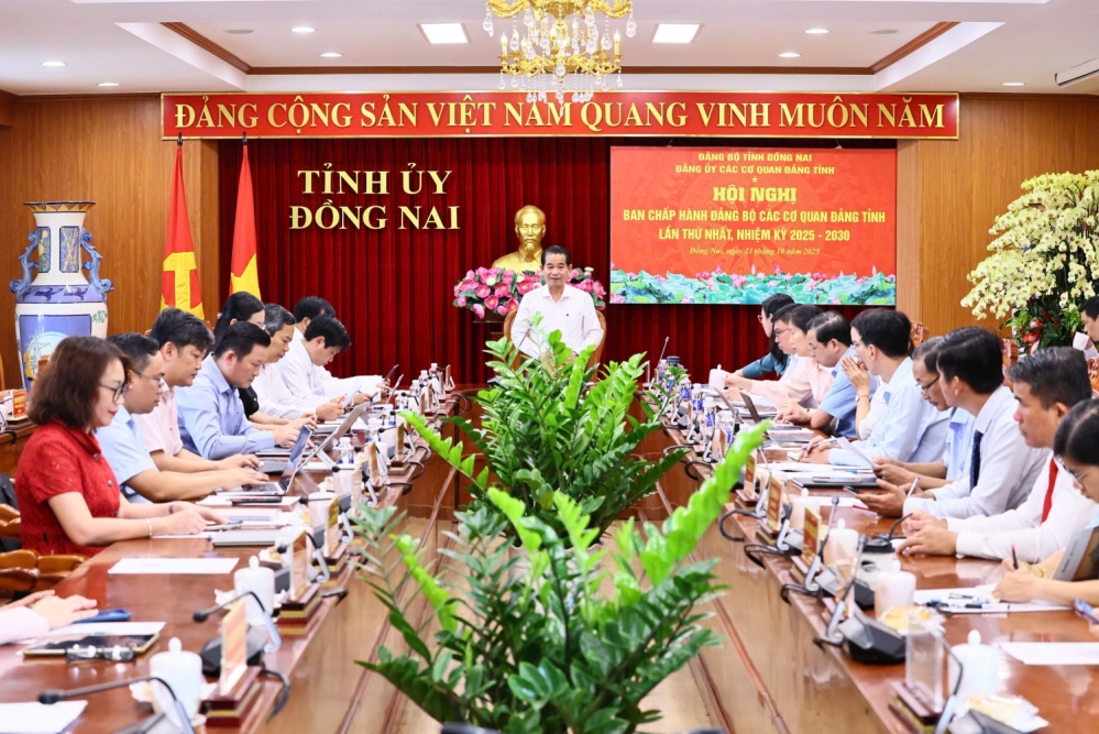 Đảng vững mạnh về chính trị, thống nhất về tư tưởng và gương mẫu về đạo đức chính là cội nguồn sức mạnh để mọi chủ trương của Đảng đi vào cuộc sống