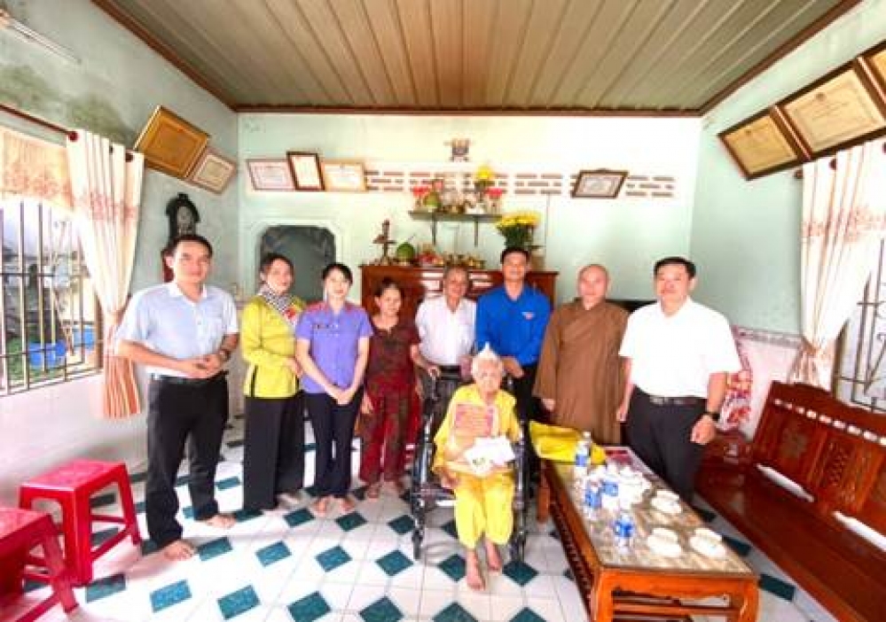 TUỔI TRẺ ĐOÀN CÁC CƠ QUAN ĐẢNG THÀNH PHỐ LAN TỎA HÀNH TRÌNH “ĐỀN ƠN ĐÁP NGHĨA” NHÂN KỶ NIỆM 79 NĂM NGÀY THƯƠNG BINH – LIỆT SĨ (27/7/1947 – 27/7/2026) Hướng tới kỷ niệm 79 năm Ngày Thương binh - Liệt sĩ (27�