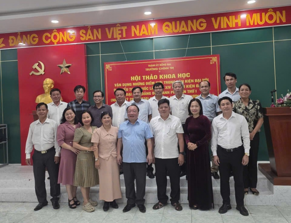 TIN HỘI THẢO KHOA HỌC Vận dụng quan điểm Đại hội đại biểu toàn quốc lần thứ XIV của Đảng và Đại hội đại biểu Đảng bộ thành phố Đồng Nai lần thứ I (nhiệm kỳ 2025-2030) vào công tác đào tạo, bồi dưỡng và nghiên cứu khoa học tại Trường Chính trị