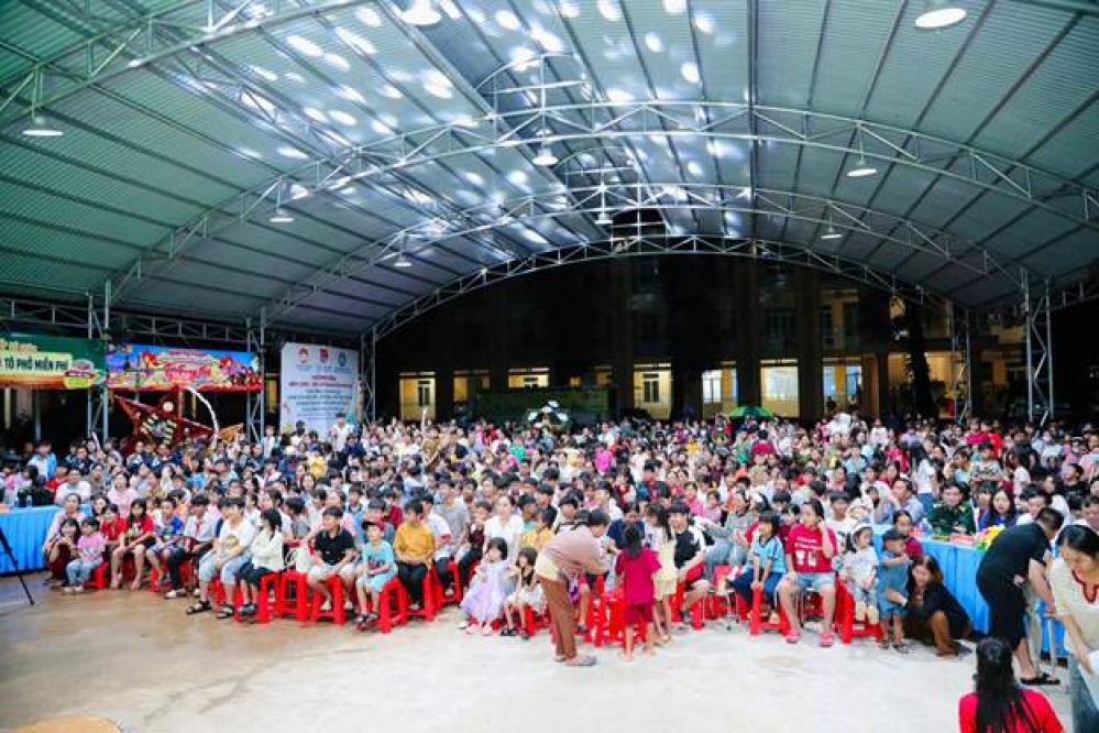 TUỔI TRẺ CÁC CƠ QUAN ĐẢNG THÀNH PHỐ MANG TRUNG THU ẤM ÁP ĐẾN VỚI THIẾU NHI VÙNG BIÊN HƯNG PHƯỚC