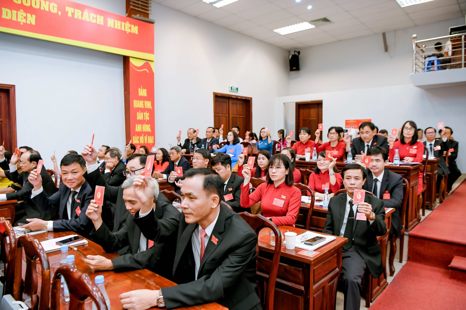 Đại biểu dự Đại hội thống nhất thông qua dự thảo Nghị quyết Đại hội đại biểu Đảng bộ các cơ quan Đảng tỉnh lần thứ I, nhiệm kỳ 2025 - 2030